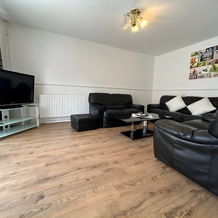 3 Bedroom House By M40 J4 High Wycombe Exteriör bild