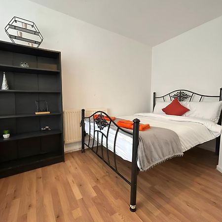 3 Bedroom House By M40 J4 High Wycombe Exteriör bild