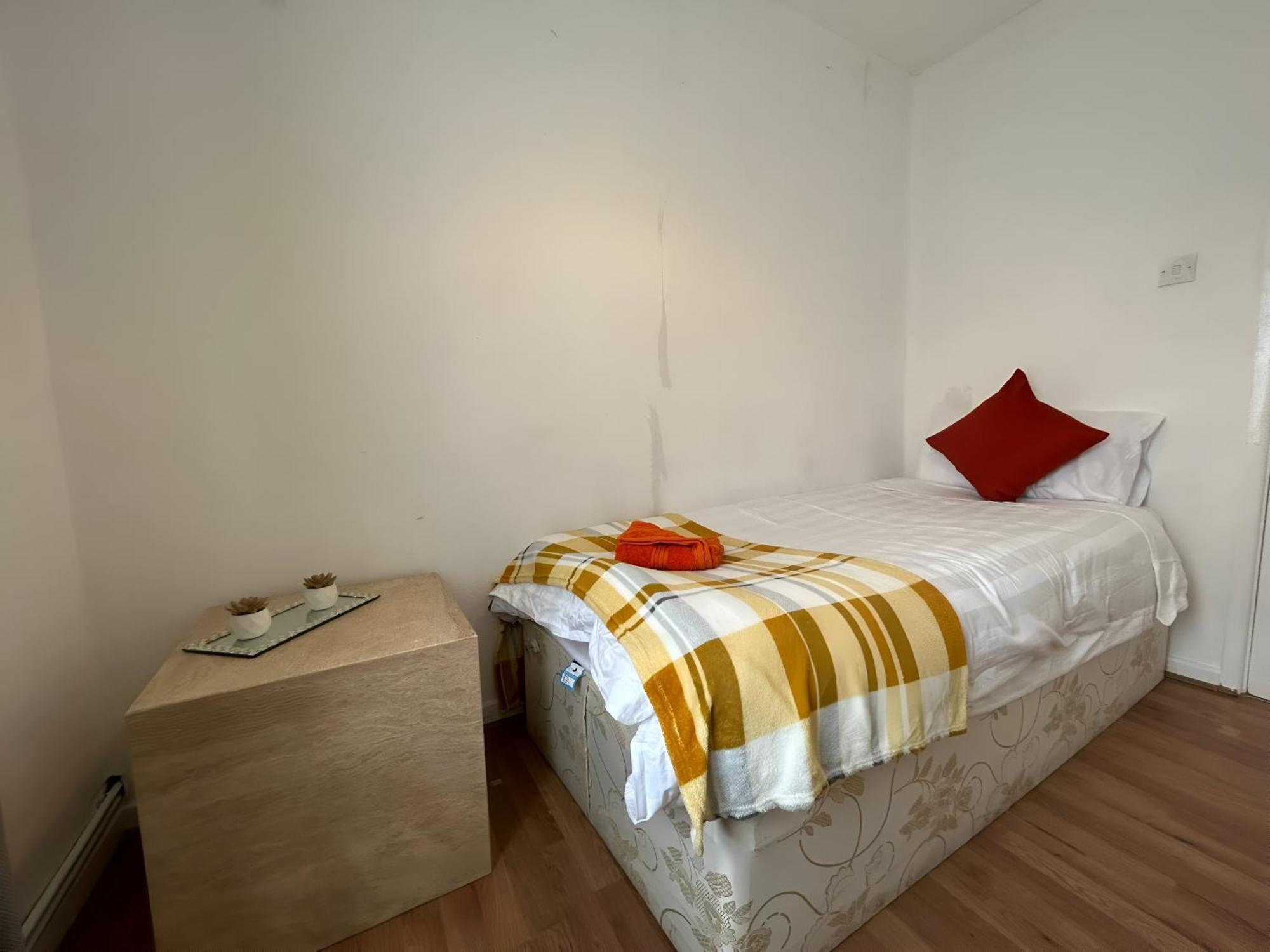 3 Bedroom House By M40 J4 High Wycombe Exteriör bild