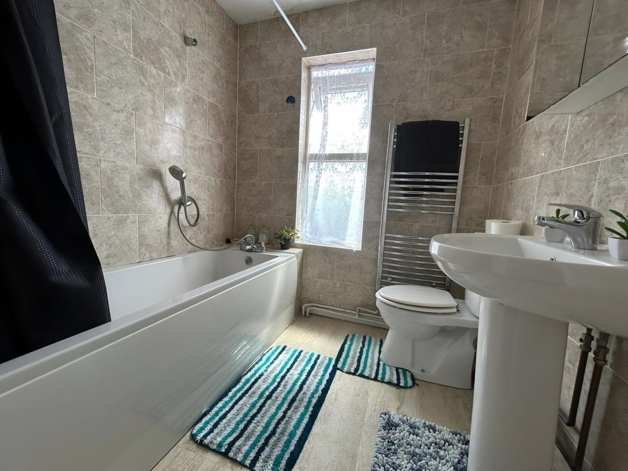 3 Bedroom House By M40 J4 High Wycombe Exteriör bild