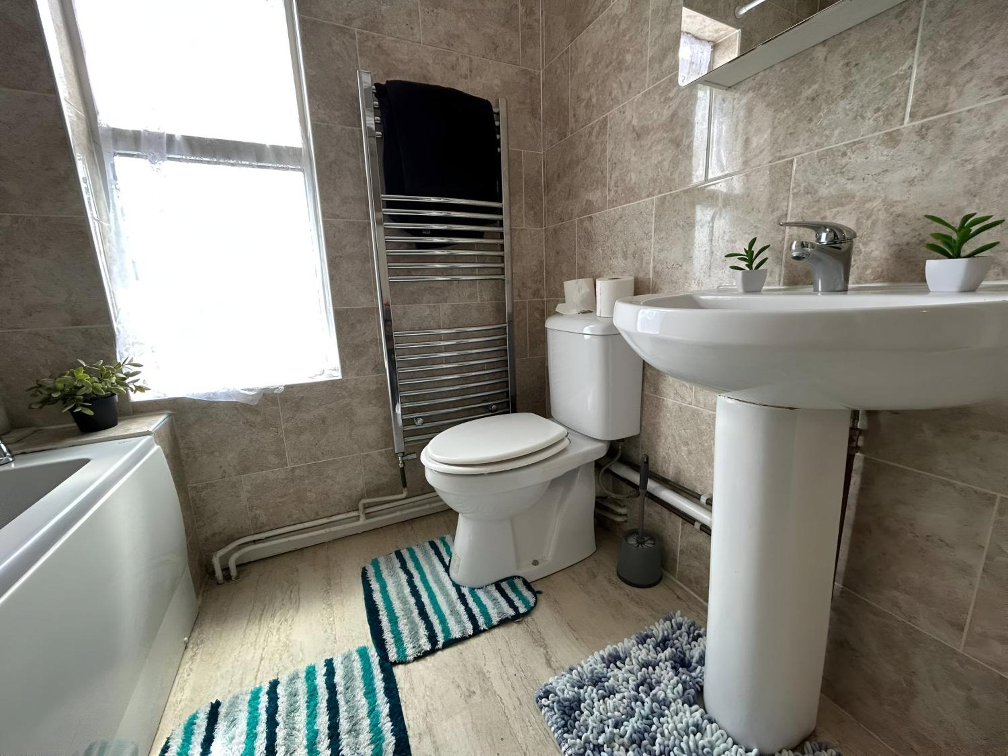 3 Bedroom House By M40 J4 High Wycombe Exteriör bild